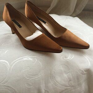 Bruno Magli, Woman,Formal Shoes,Brown,Size 7.5,Low Heel,Pointed,Faux Suede.!